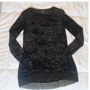 Simply Vera Wang black velvet long sleeve 😍